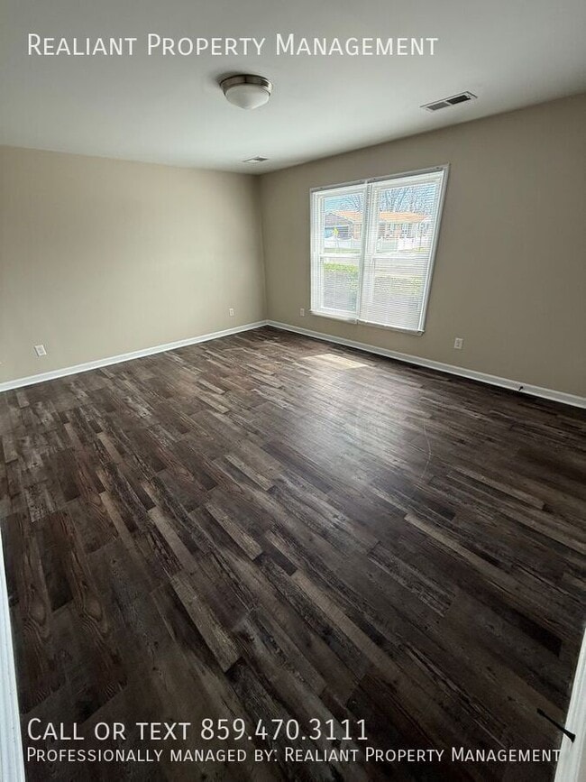 Foto del edificio - 108 E. Edgewood-