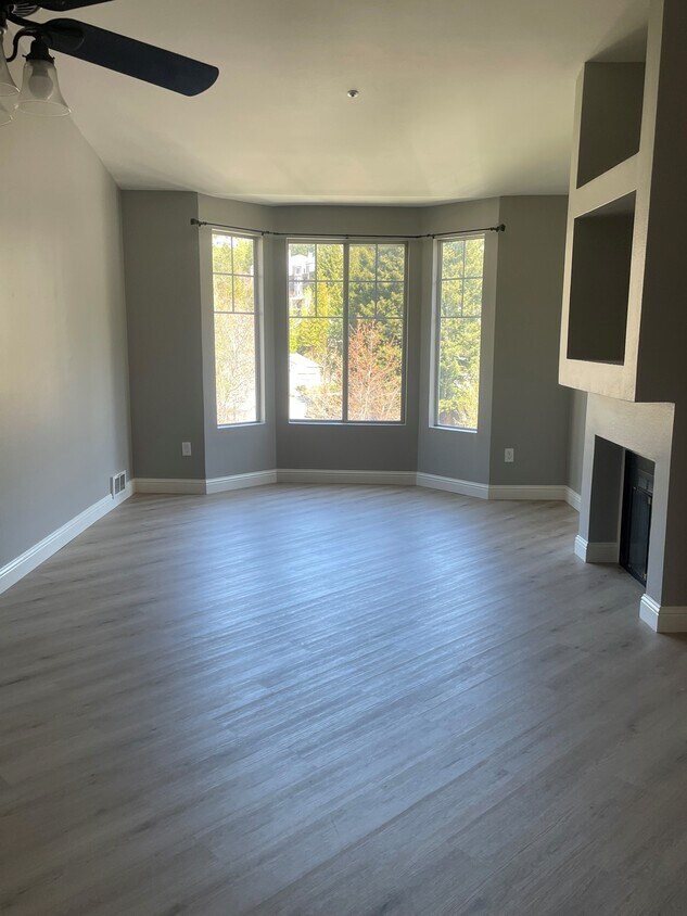 320 Caldecott Ln Unit 305, Oakland, CA 94618 Condo for Rent in Oakland, CA