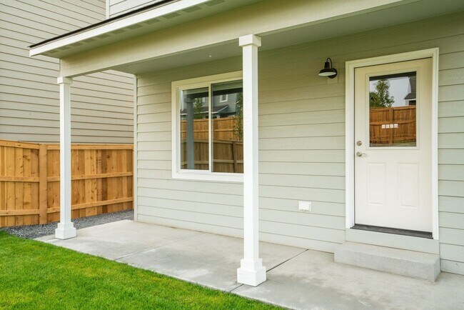 Building Photo - Fantastic brand new home with 2-car garage!