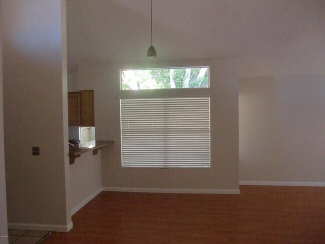 Foto del edificio - 3305 E Wildwood Dr