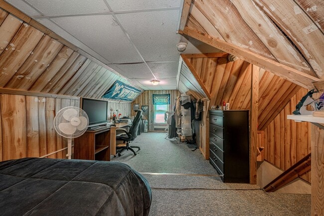 Building Photo - Huge 4 Bed/2.5 Bath House- Downtown - Avai...