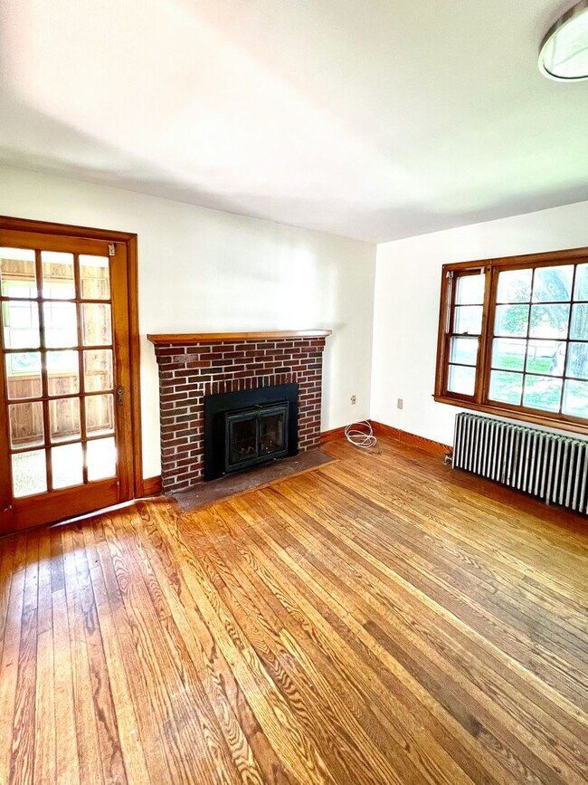 Building Photo - 5-Bedroom, 2-Bath Home Near UVM