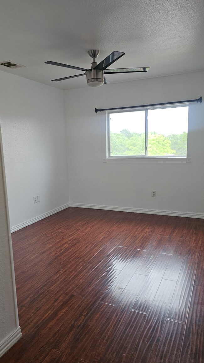 Building Photo - 8222 Willow Country