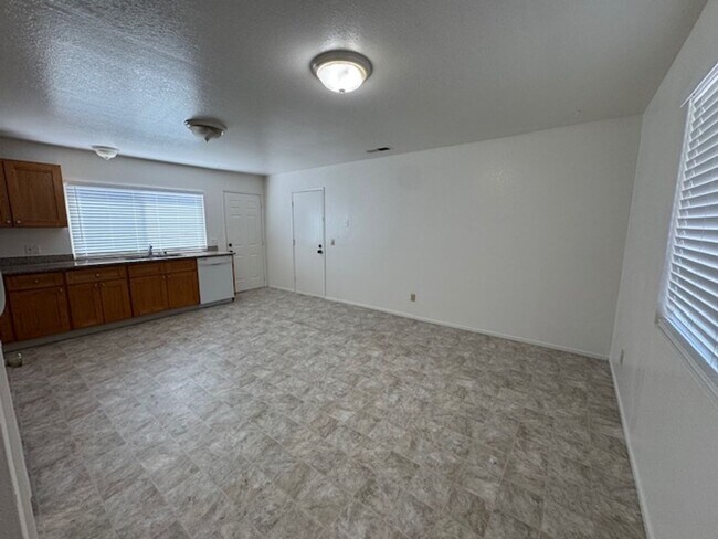 Building Photo - Fully Remodeled 4 Bedroom House Available ...