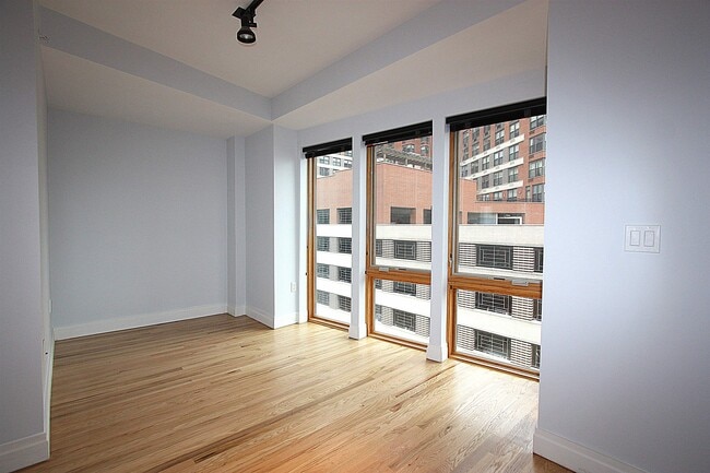 Building Photo - 338 Grove St