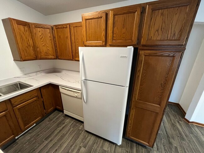 Building Photo - 464 W 31st St