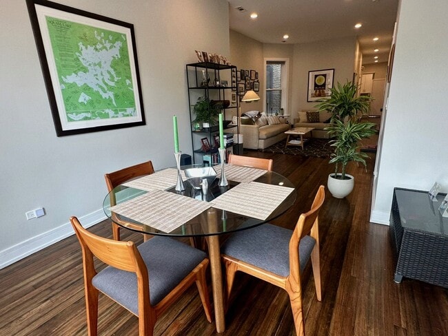 Building Photo - 1328 N Maplewood Ave