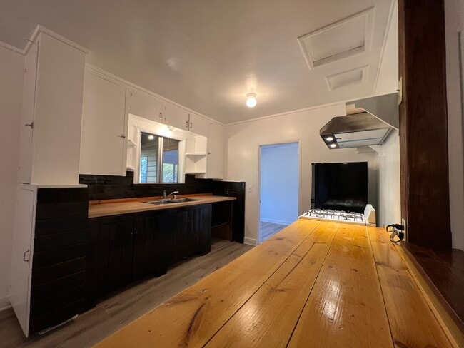 Kitchen - 1419 N Topanga Canyon Blvd