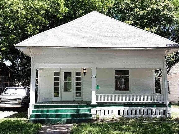 Primary Photo - 928 S Main St