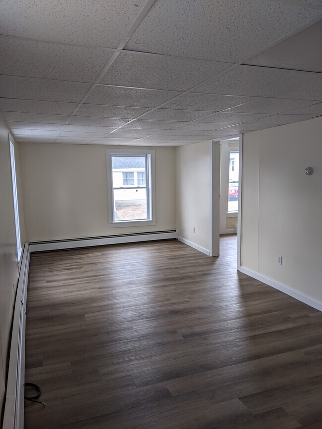 Sala de estar amplia - 24 Strout St