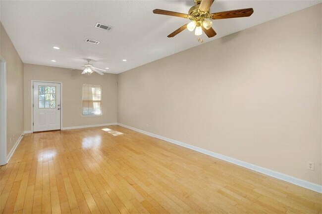 Foto del edificio - 346 Moss Creek Ln