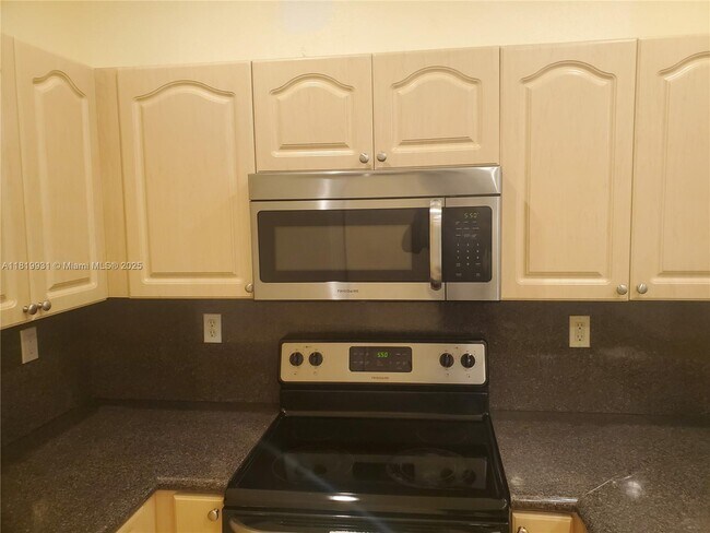 Foto del edificio - 7150 NW 177th St