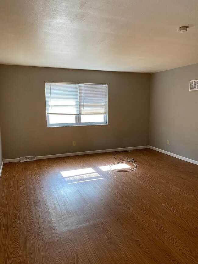 Foto del edificio - 2 Chateau Dr