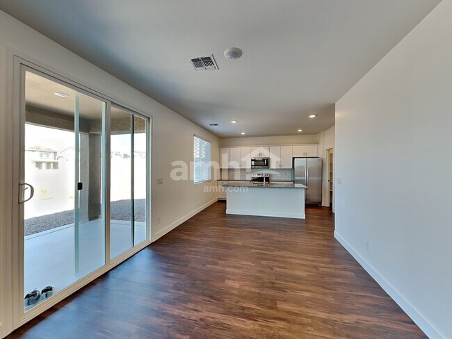 Foto del edificio - 6142 W Calle Bilboa