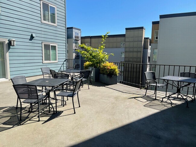Building Photo - Charming Condo on First Hill!