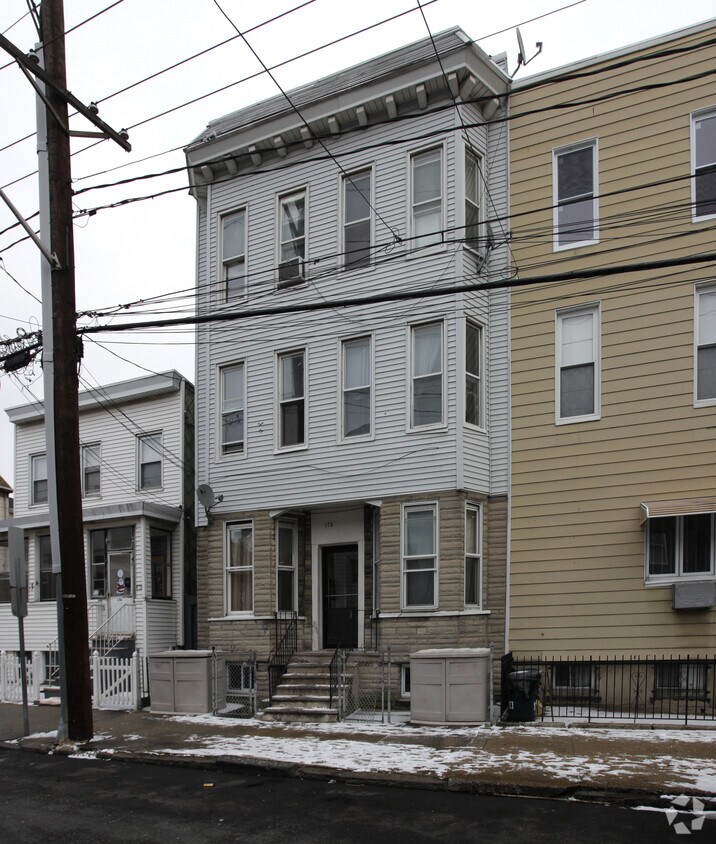 Primary Photo - 172 New York Ave