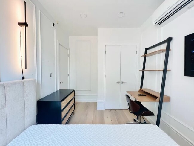 Foto del edificio - Furnished room/NOT APARTMENT