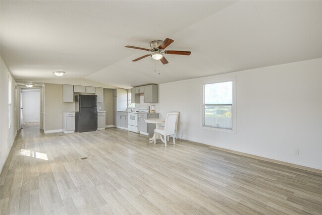 Building Photo - 614 Rd 5707
