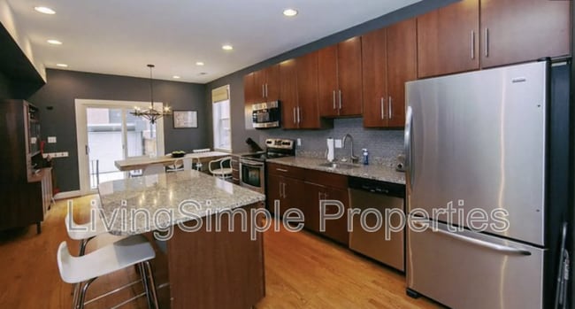 Photo - 317 I St NE Townhome