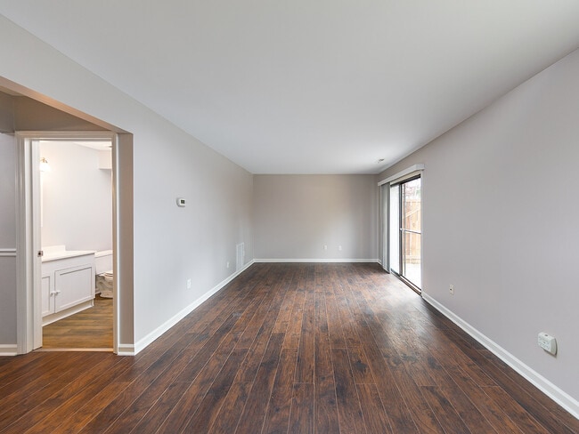 Building Photo - 4276 Lake Ridge Dr