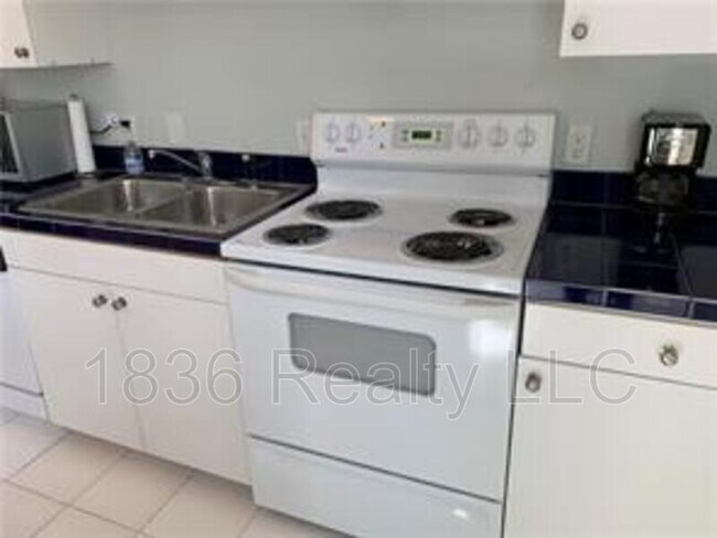 Building Photo - 4105 Avenue B
