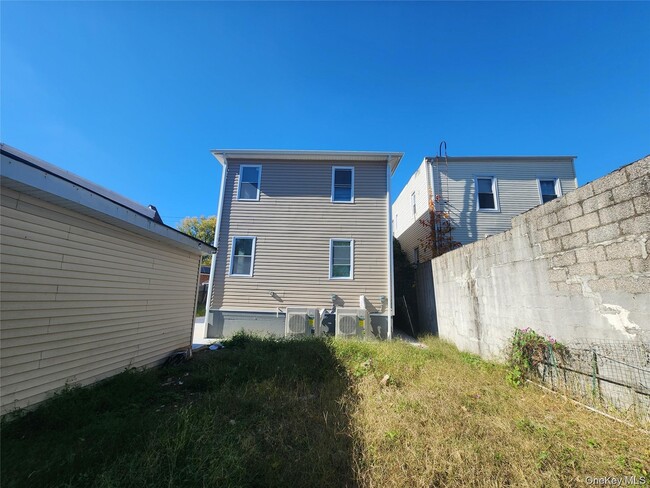 Building Photo - 330 Taylor Ave