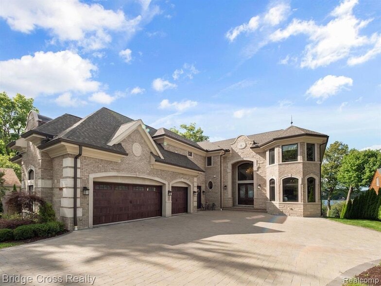 Foto principal - 5820 Lakeview St