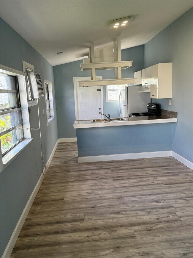 Foto del edificio - 410 NW 23rd Ct