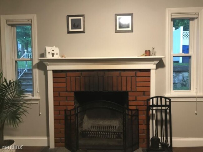 Foto del edificio - 3 br, 1 bath House - 53 Olive St