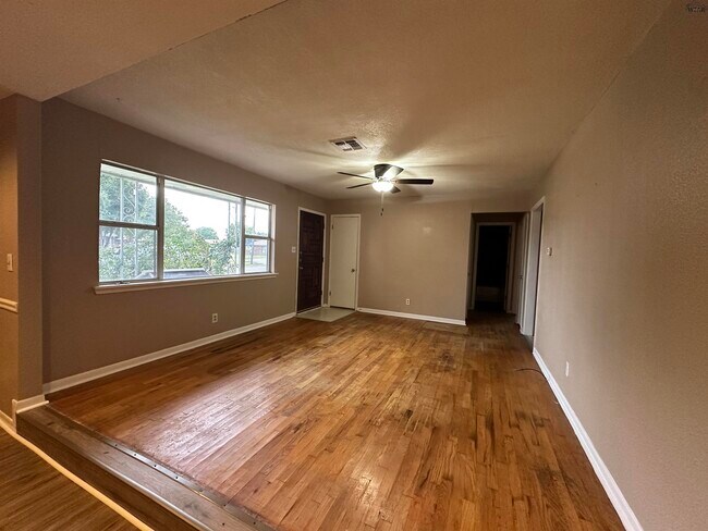 Foto del edificio - 4408 Cunningham Dr