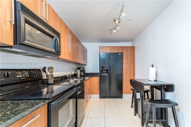 Building Photo - 3001 S Ocean Dr