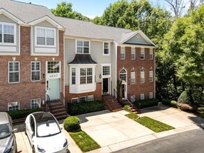 Building Photo - 6809 Middleboro Dr