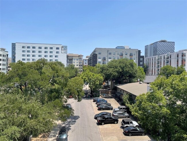 Foto del edificio - 2502 Leon St