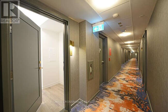 Photo du bâtiment - 50A-3250 Charles St E
