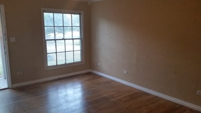 Building Photo - 2028 Parker