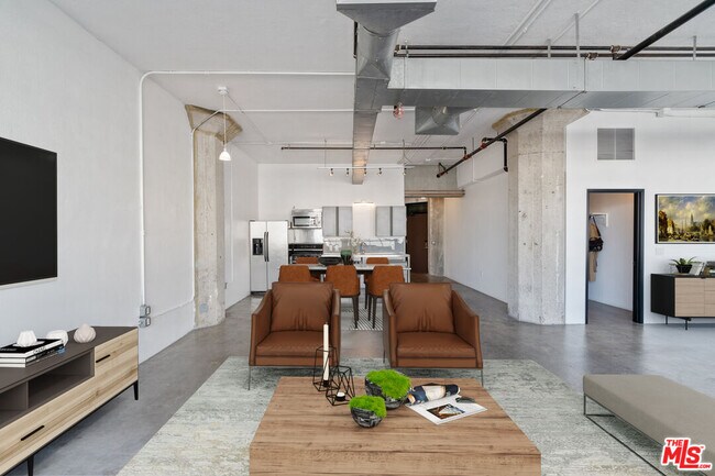 Foto del edificio - 315 E 8th St