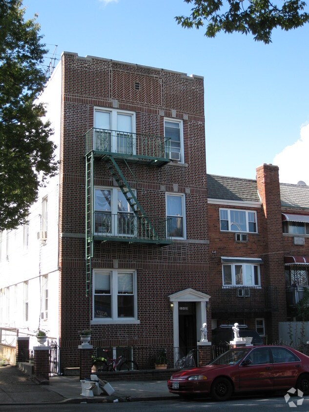 Building Photo - 2120 21st Ave