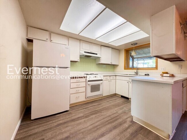 Foto del edificio - 2 Bed/1.5 Bath Condo with Modern Amenities / Available Soon!