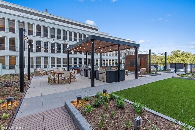 Foto del edificio - Albion Oak Park