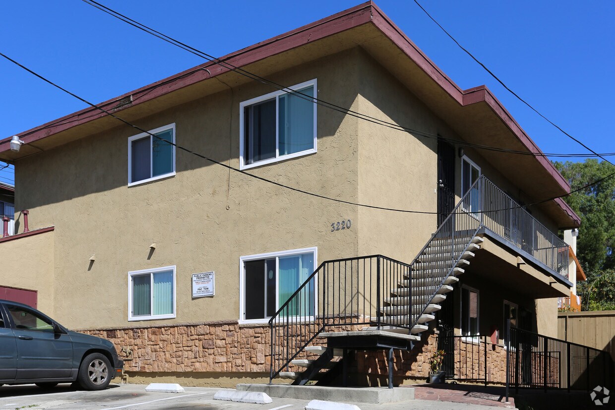 Primary Photo - 3204-3330 Highland Ave