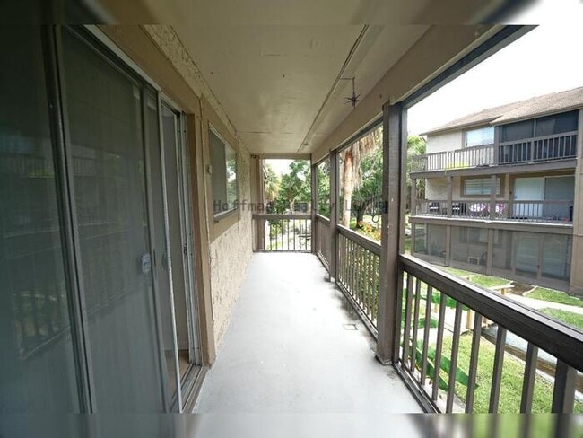 Building Photo - pacious 2-Bedroom Condo with Screened Balc...
