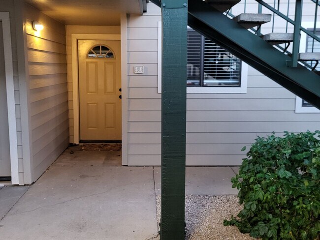 Foto del edificio - 2 Bed/2Bath Condo In University Heights! Available Oct 15th!