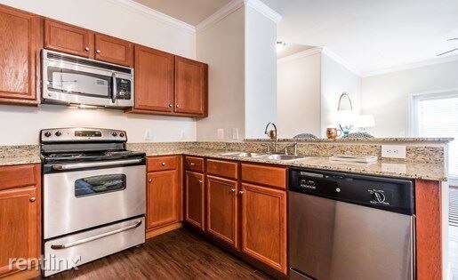 Building Photo - 513 E Slaughter Ln