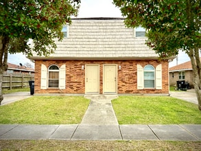 Building Photo - 3561 Kings Dr