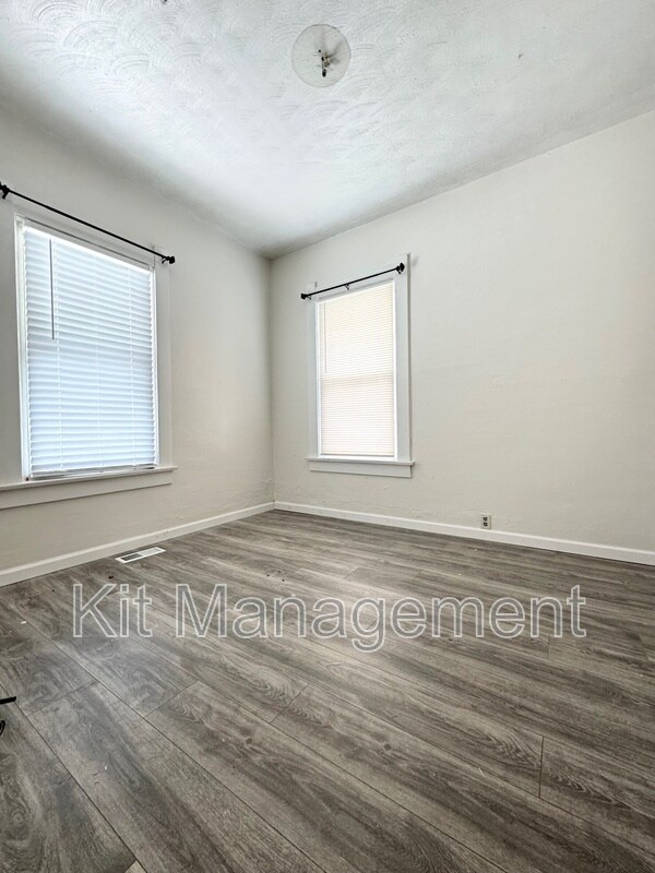 Foto del edificio - 1752 Finch St