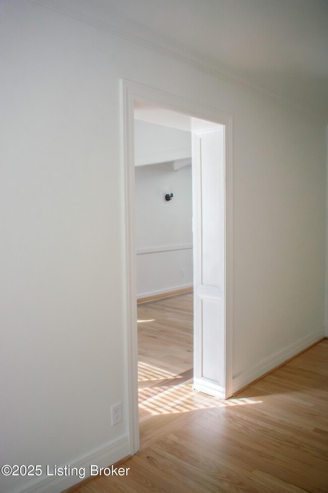 Building Photo - 2725 Brownsboro Rd