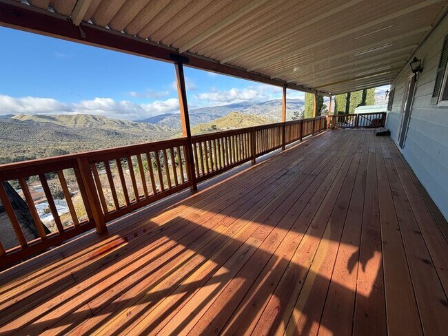 Foto del edificio - 121 Larch Ct