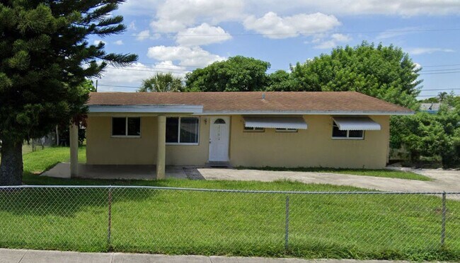 Photo - Large 3-2 with impact windows House