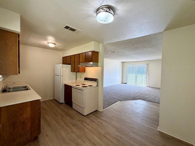 Building Photo - 1717 Bramble Pl