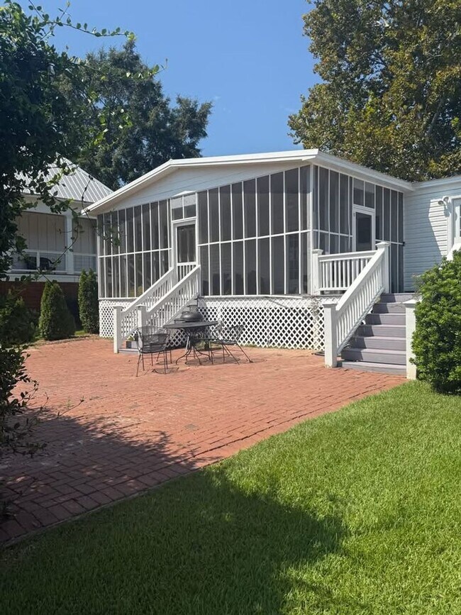 Foto del edificio - 1052 Flournoy Rd